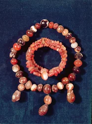 Schmuck aus Khorsabad, Irak (Achat)